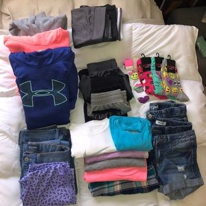 !HUGE LOT OF GIRLS CLOTHES AND 2 MYSTERY ITEMS!